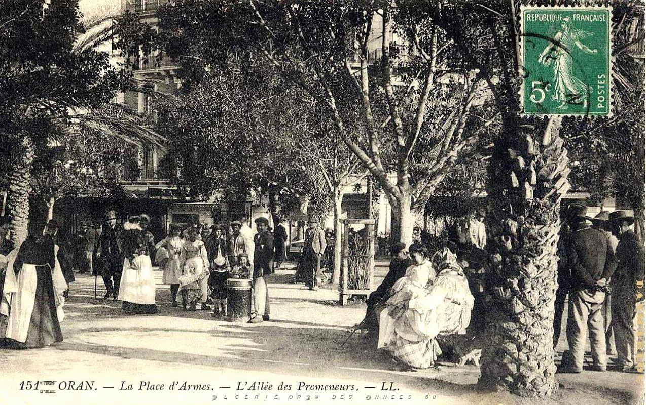 PA i- 06- Place d'armes animee.JPG